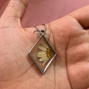 Handmade dried Flower Resin Necklace