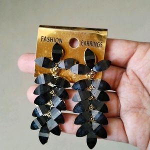 Stunning Black Earrings 🖤