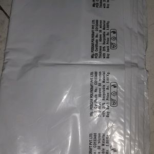 15 Shipping Bag And 5 Shippin Label