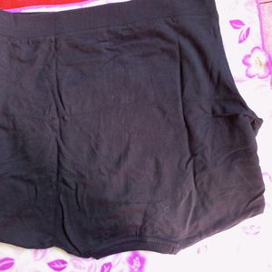 Roadster Branded Tshirt For Women Black 32 Size.