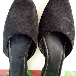 Black Flat Foot Wear