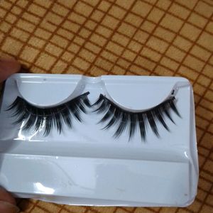 Two Sets Of Eye Lashes😍