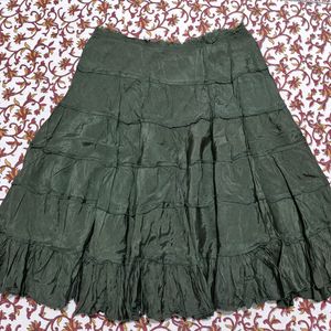 Kneelength Tiered Skirt M