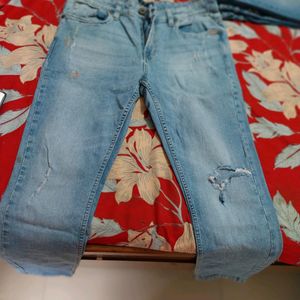 DNMX Tore Jeans Stylish Look