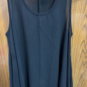 Black cutsleeve top.