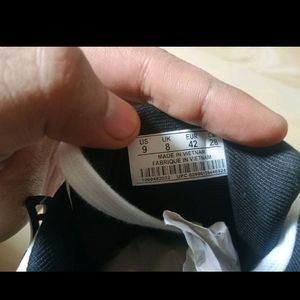 Nike Air Jordan 4 (Brand New With Box) Unused.