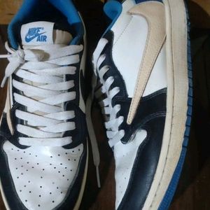 Air Jordan 1 Low - Travis X Fragment .