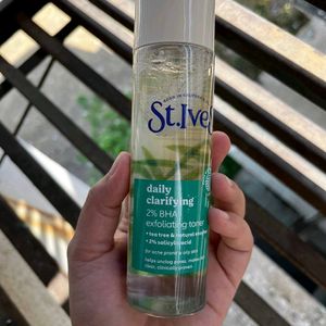 St. Ives Daily Clarifying 2% BHA Exfoliating Toner