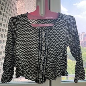Black and white fusion crop top in size L