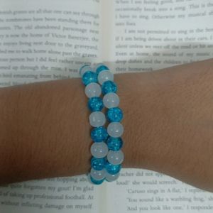 Cute Crackle Bracelet Blue And White Design