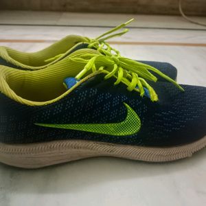 Sports Shoes