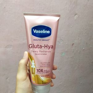 Vaseline Gluta-hya & Glycolic Cream Combo