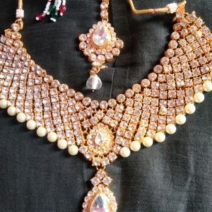 Beautiful Necklace With Bindiya (Without Earrings)