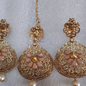 Maag Tikka With Earrings Set