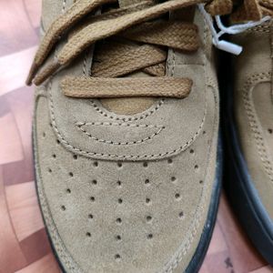 Orginal Clarks Suede Sneakers Size 8