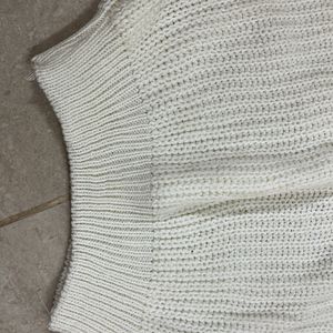 White Crop Top Knitted