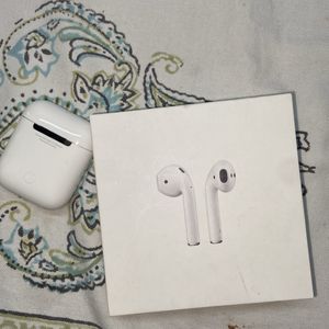 Apple AirPods With Charging Case