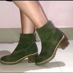 WOMAN OLIVE GREEN BOOTS