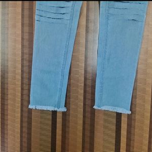 R-64 Size 28 Knee Cut Slim Fit Women Denim Jeans