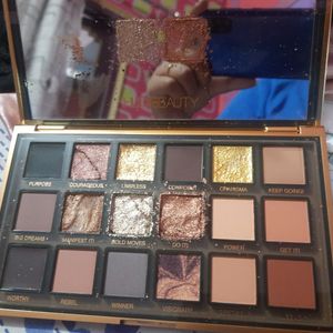 Huda Beauty Empowered Palette