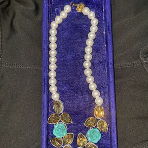 Neckpiece (moti )