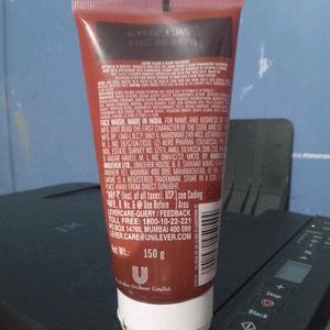 Lakme blush &glow hydrating face wash strawberry w