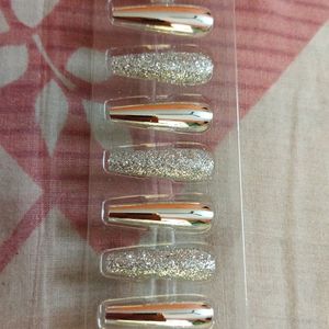 Glittery White 🤍 Artificial Nail Art