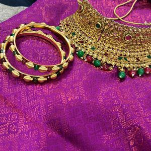 Gold jewellery for bride And matching bangles