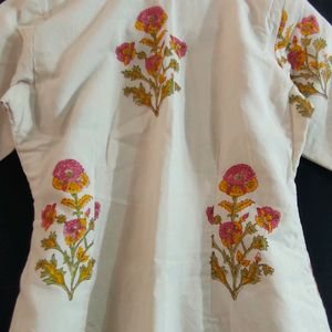 Women's white Printed Kurti