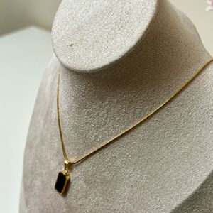 Black Pendant Reversible Chain