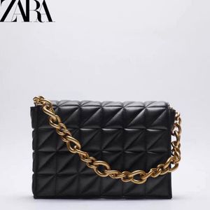 Zara Quilted Chunky Chain Shoulder Bag.