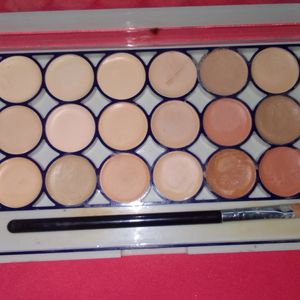 Combo..Eyeshadow, Concealer And Corrector Palette