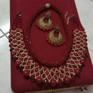 combo of 1neckpiece with ear rings nd 1 single nec