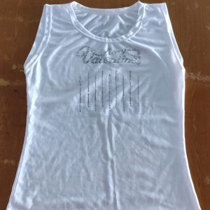 Sleeveless T-shirt