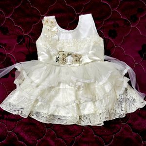 🎠Gorgeous Off White Baby Frock 🎠