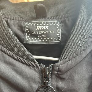 Max- Bomber Jacket