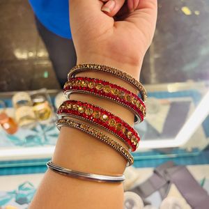 Red Bangles Set