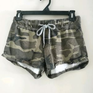 Combo Bershka Military  Shorts/Atmosphere Short