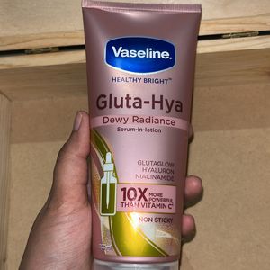 Vaseline Gluta Hya Serum In lotion 200ml