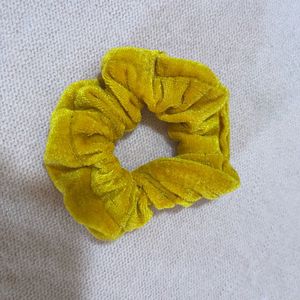 Girls scrunchie in pretty yellow colour 💛