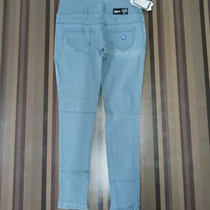 Y-98 Size 32 Slim Fit Women Denim Jeans