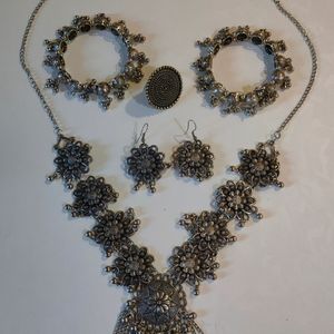 Black Metal Necklace Set