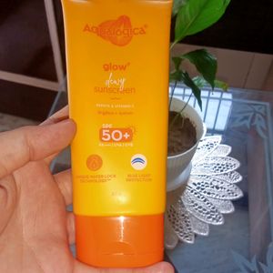 Aqualogica Dewy Sunscreen