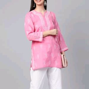 Chikankari Kurti 🌸