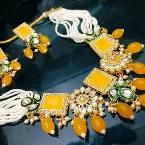 Two Jewellery Set Are Available