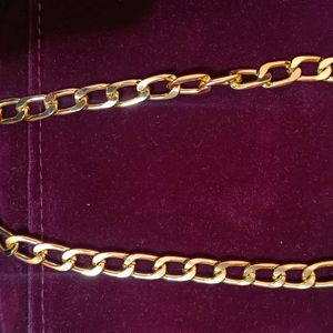 Gold look-alike statement chain