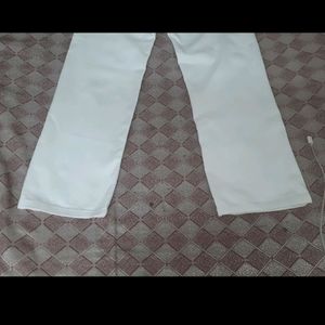 White Straight Highwaist Jeans