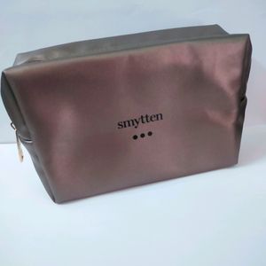 SMYTTEN BEAUTIFUL VANITY POUCH 😍