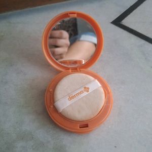 Derma co Sunscreen Compact