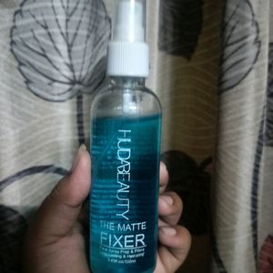 HUDA Beauty Fixer Spray